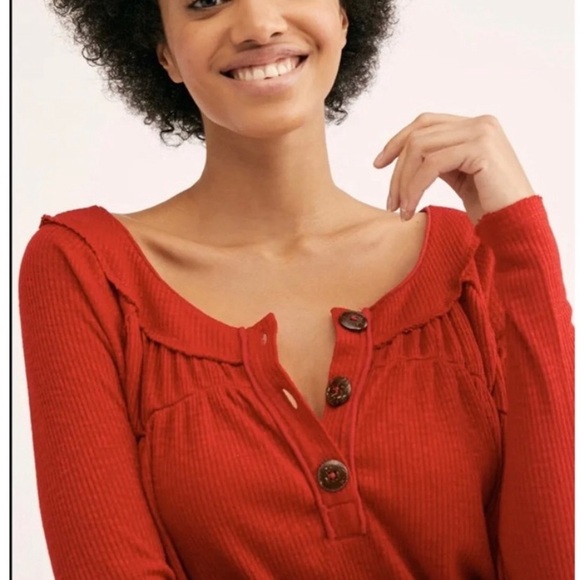 Free People Must Have Thermal Henley in Red 3 Button B15 - Picture 2 of 3